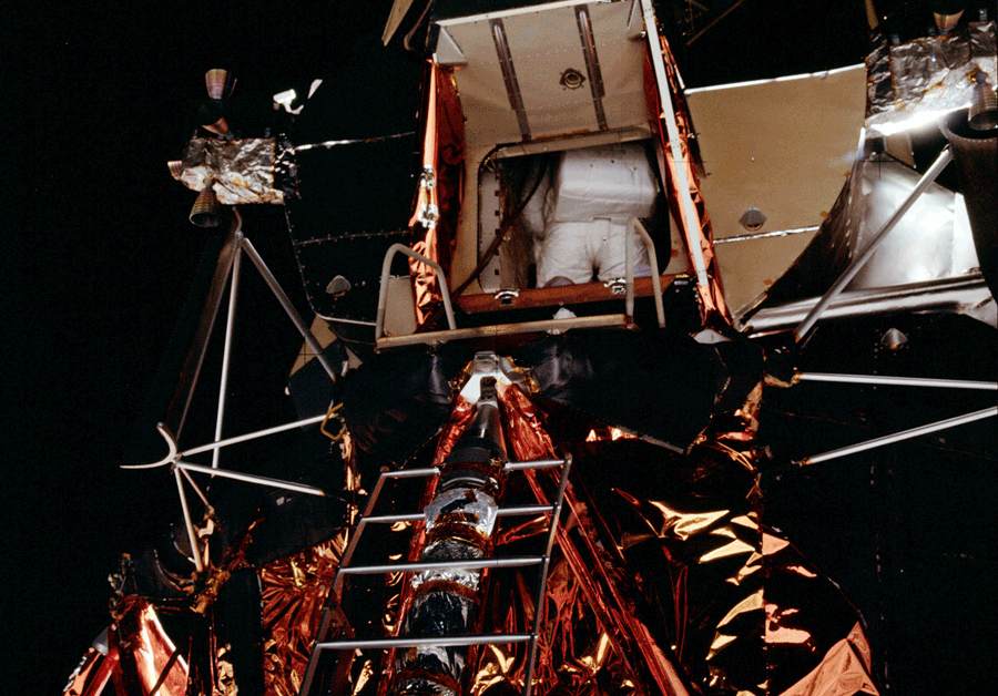 See the Apollo 11 Moon Landing in 5 GIF Animations Time