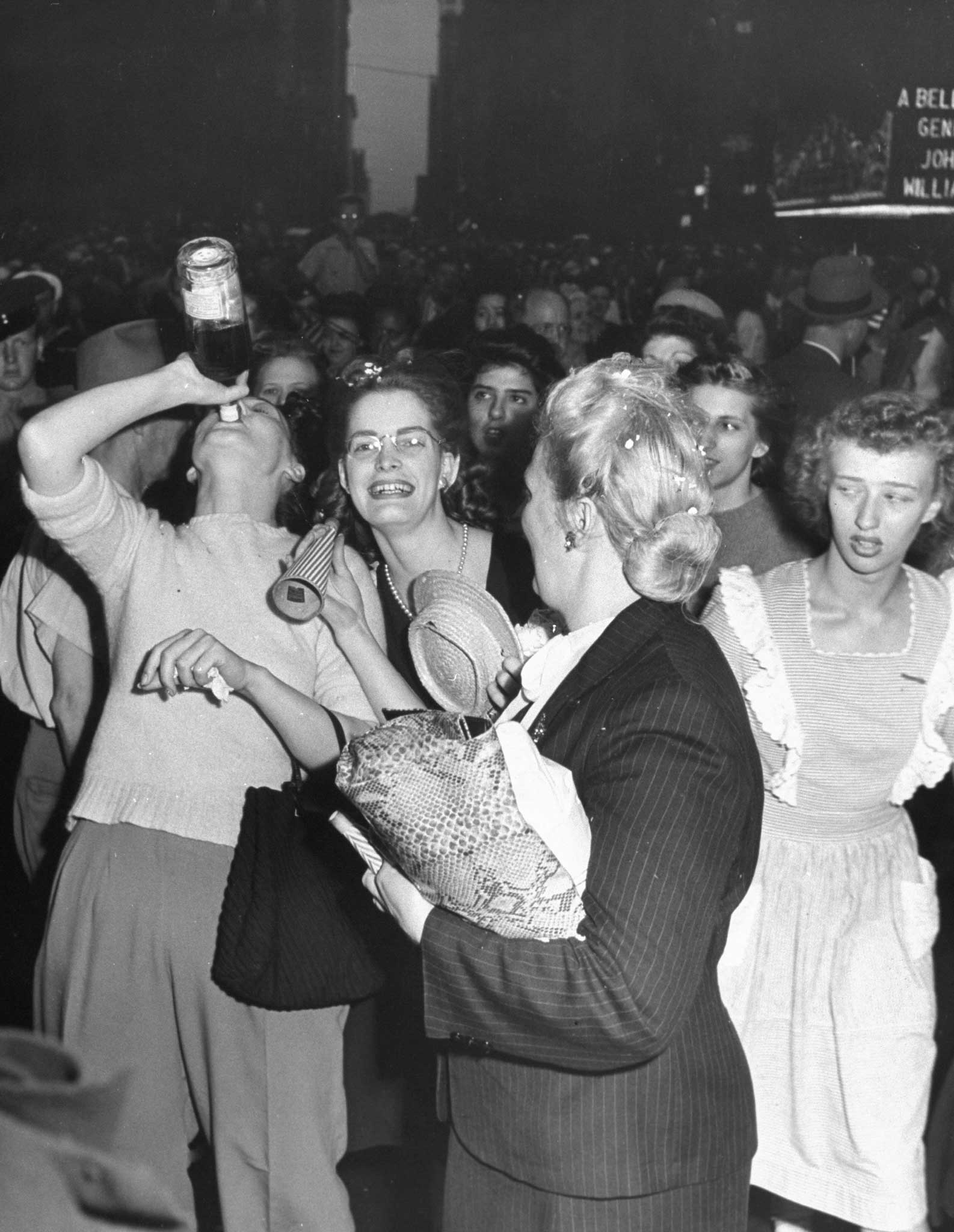 See VJ Day Photograph Subjects Reunited for 70th Anniversary Time