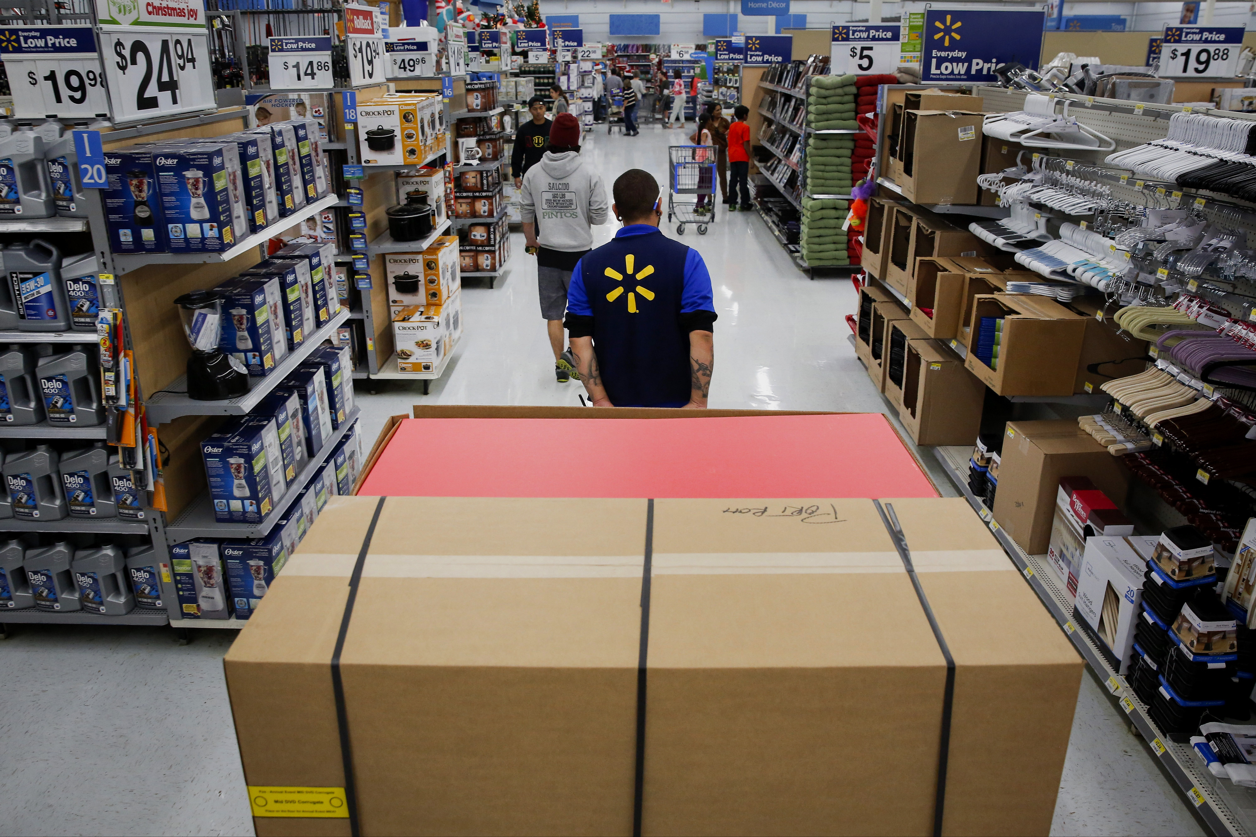 Walmart Minimum Wage Hikes to Affect Salaries at 1,434 Walmart Stores