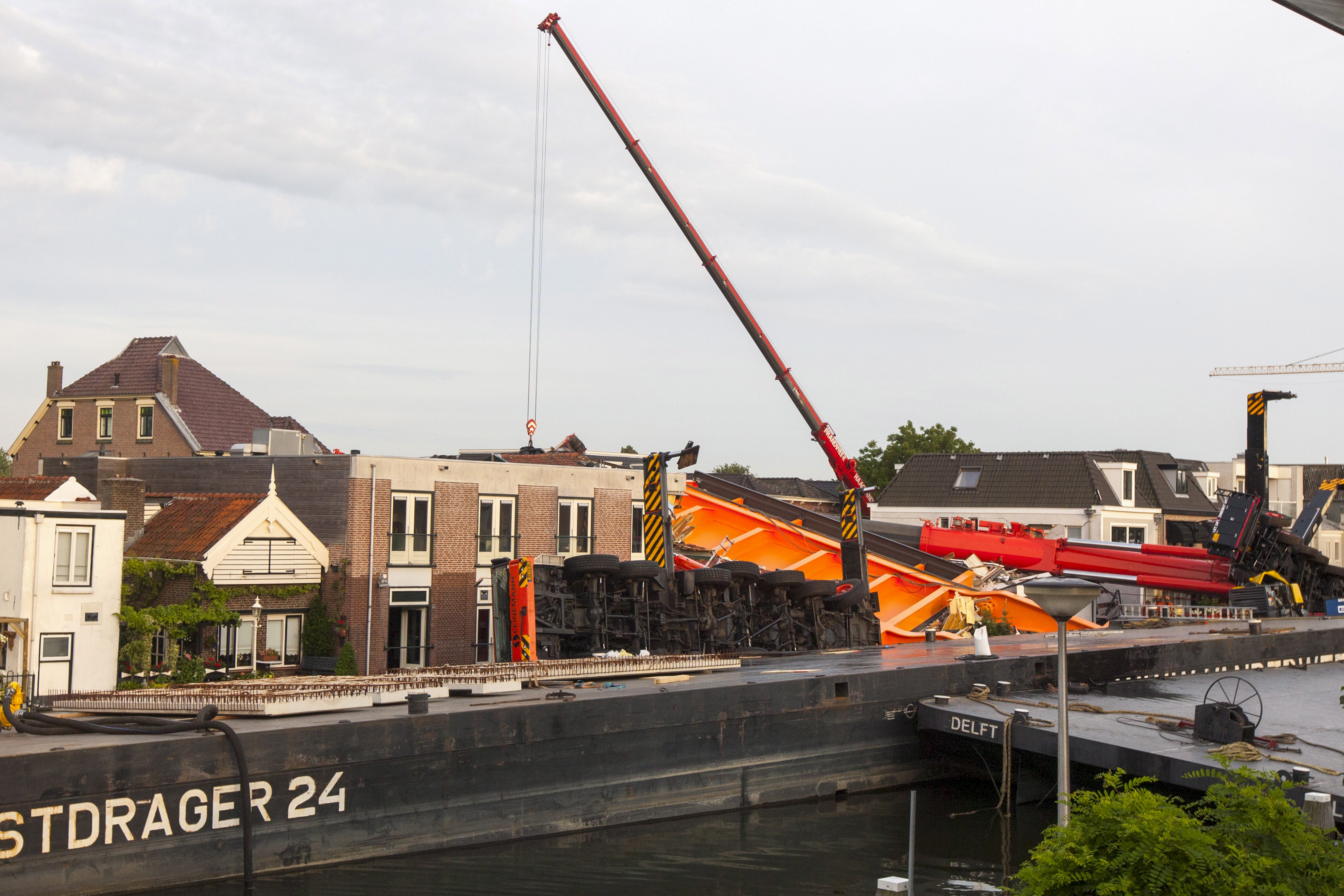 Dutch Cranes Collapse on Buildings, Causing Injuries Time