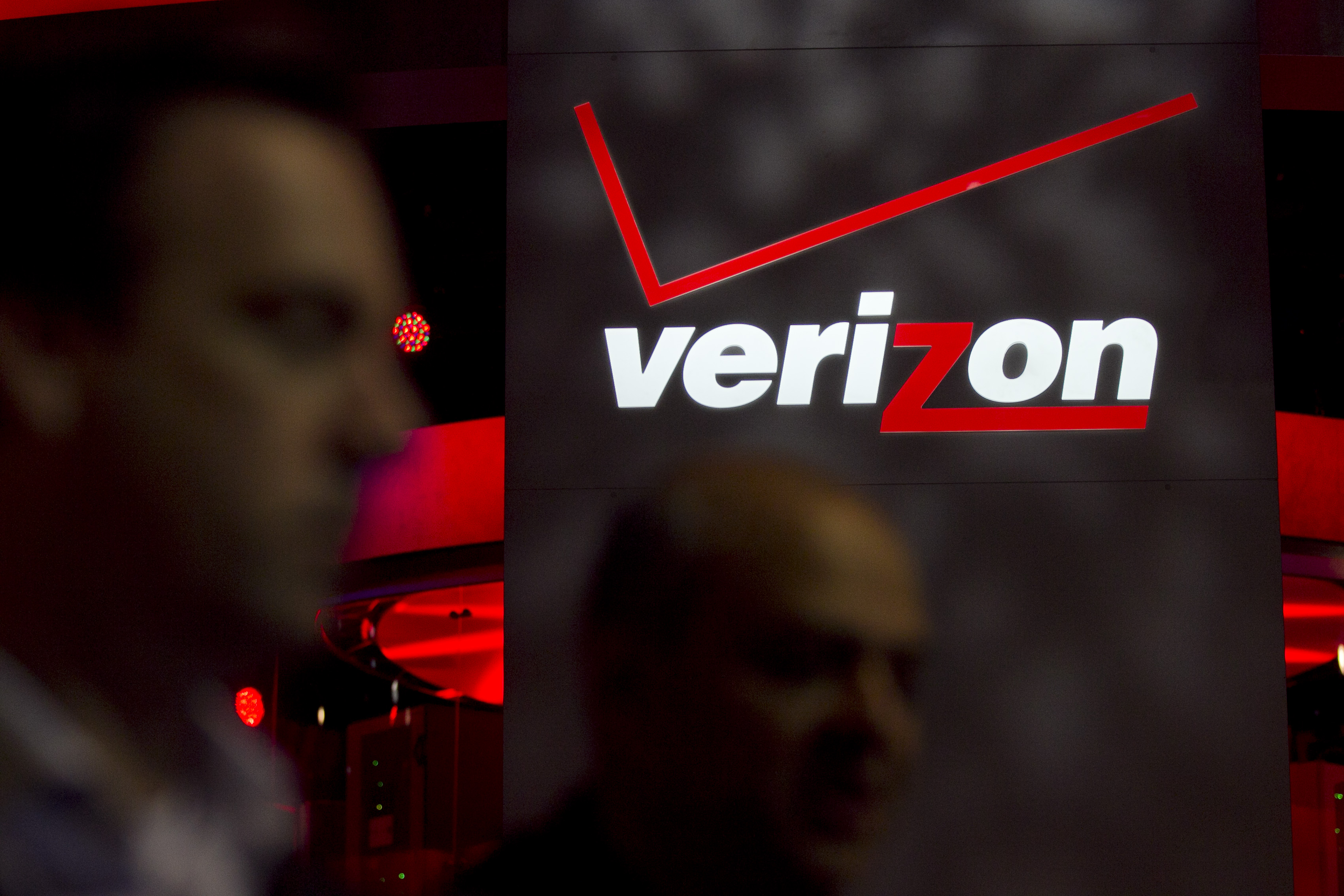 Verizon Says Earnings May Stall Next Year Time
