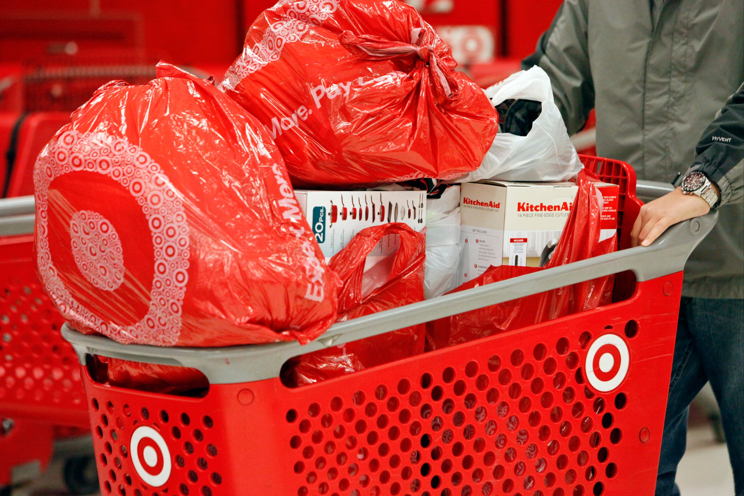 Black Friday Macy's, Target Open at 6 p.m. on Thanksgiving TIME