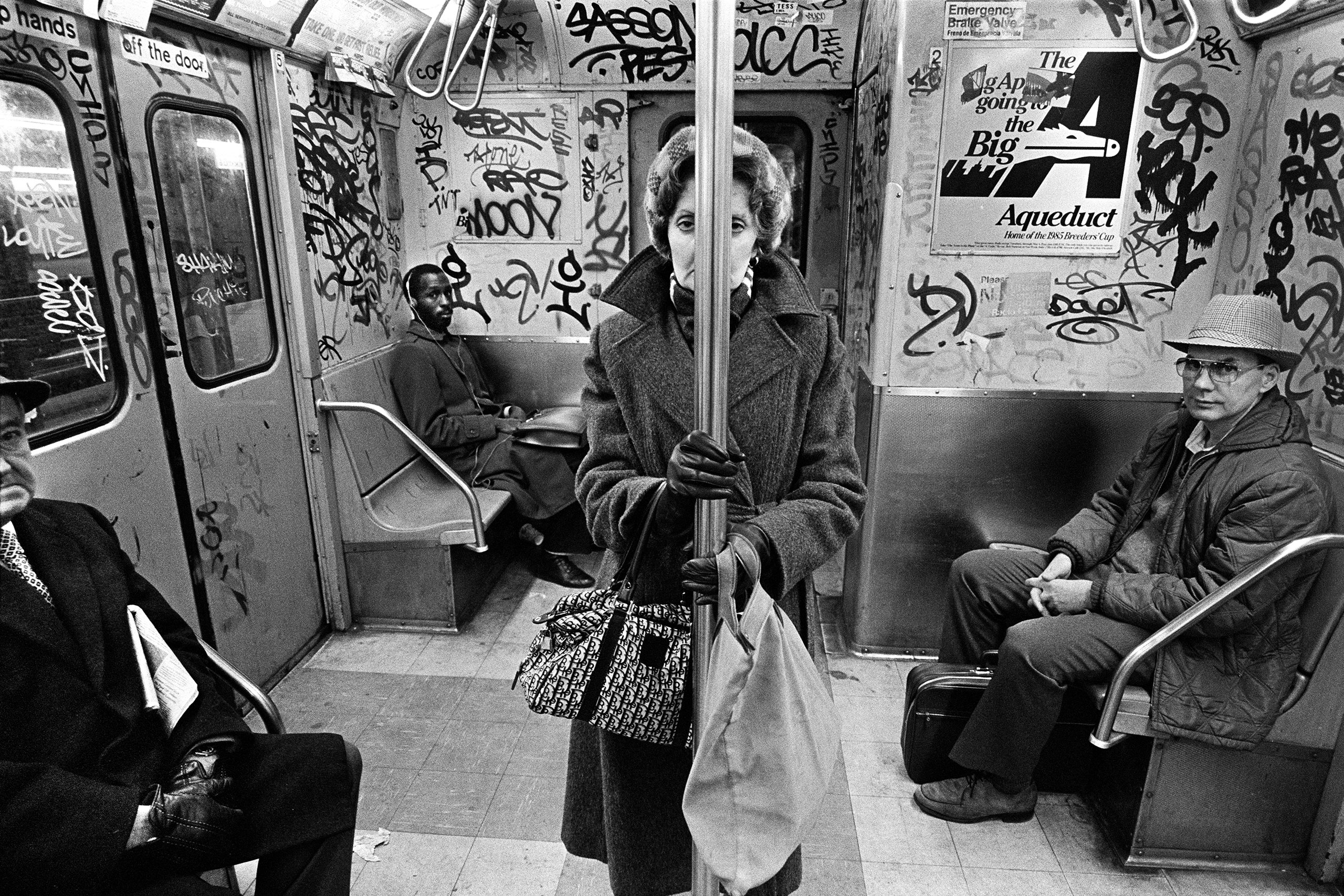 Meet the Unsung Street Photographer of 1980s New York Time