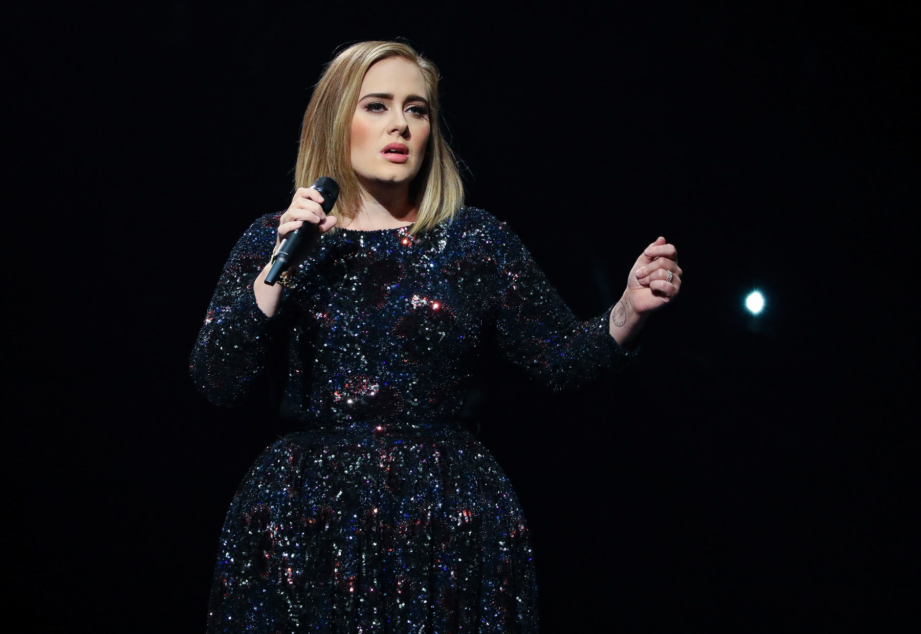 Adele Slays Halloween With Realistic 'The Mask' Costume Time