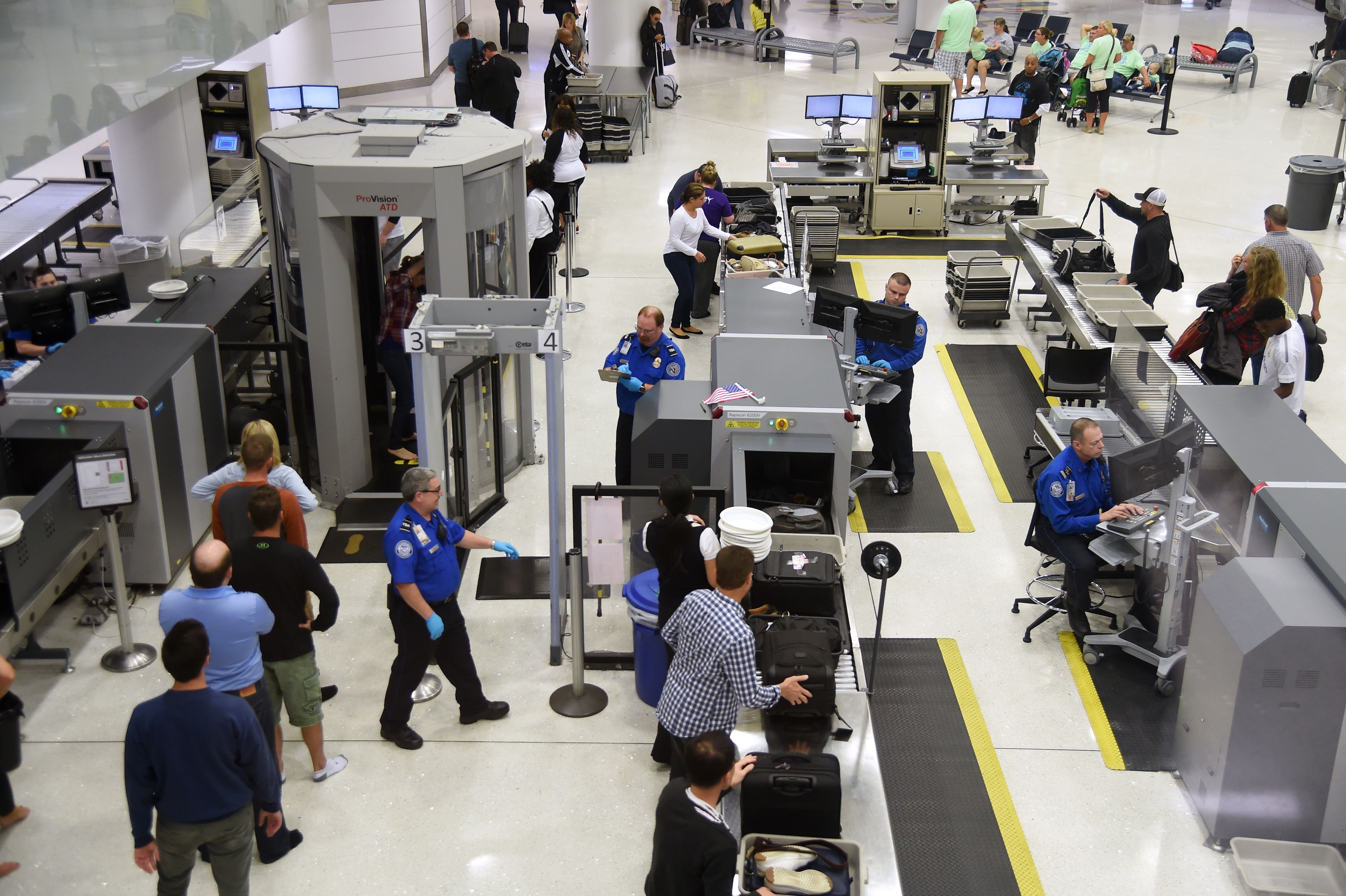TSA Found a Record Number of Guns at U.S. Airports in 2016 TIME