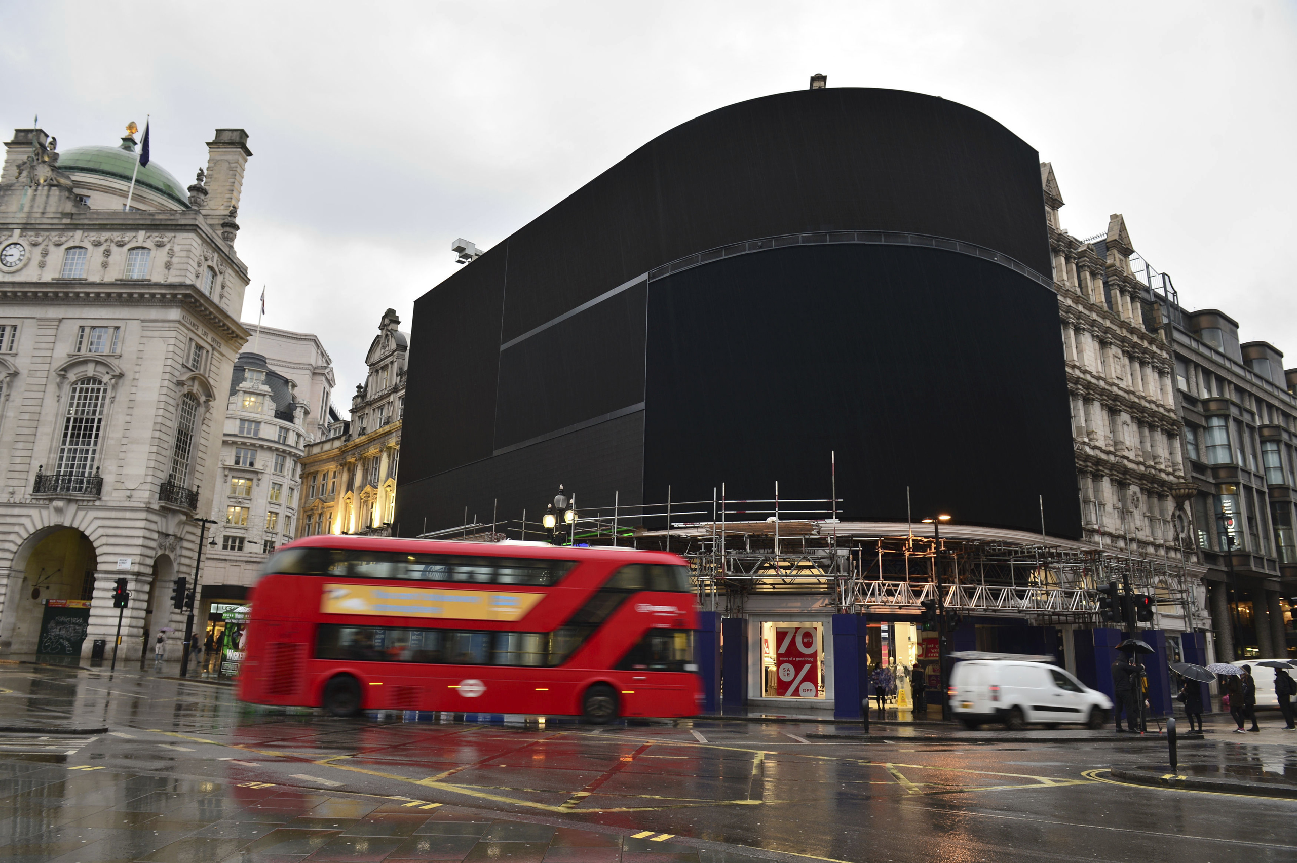 London's Piccadilly Circus Goes Dark Until Late 2017 TIME
