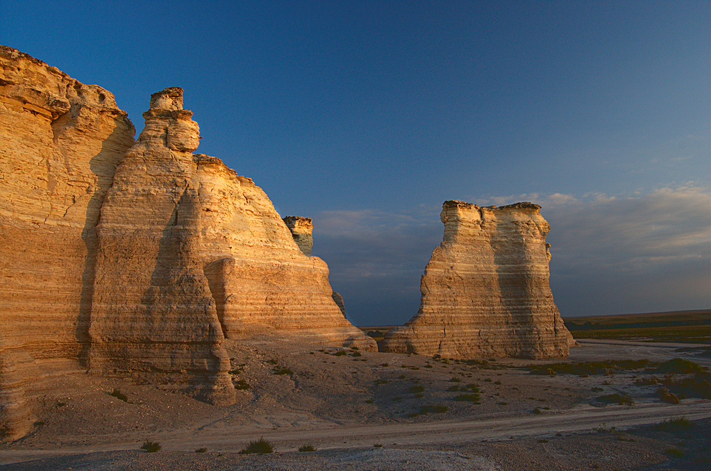 Monument Rocks (Chalk Pyramids) in Oakley, Kansas Kidfriendly