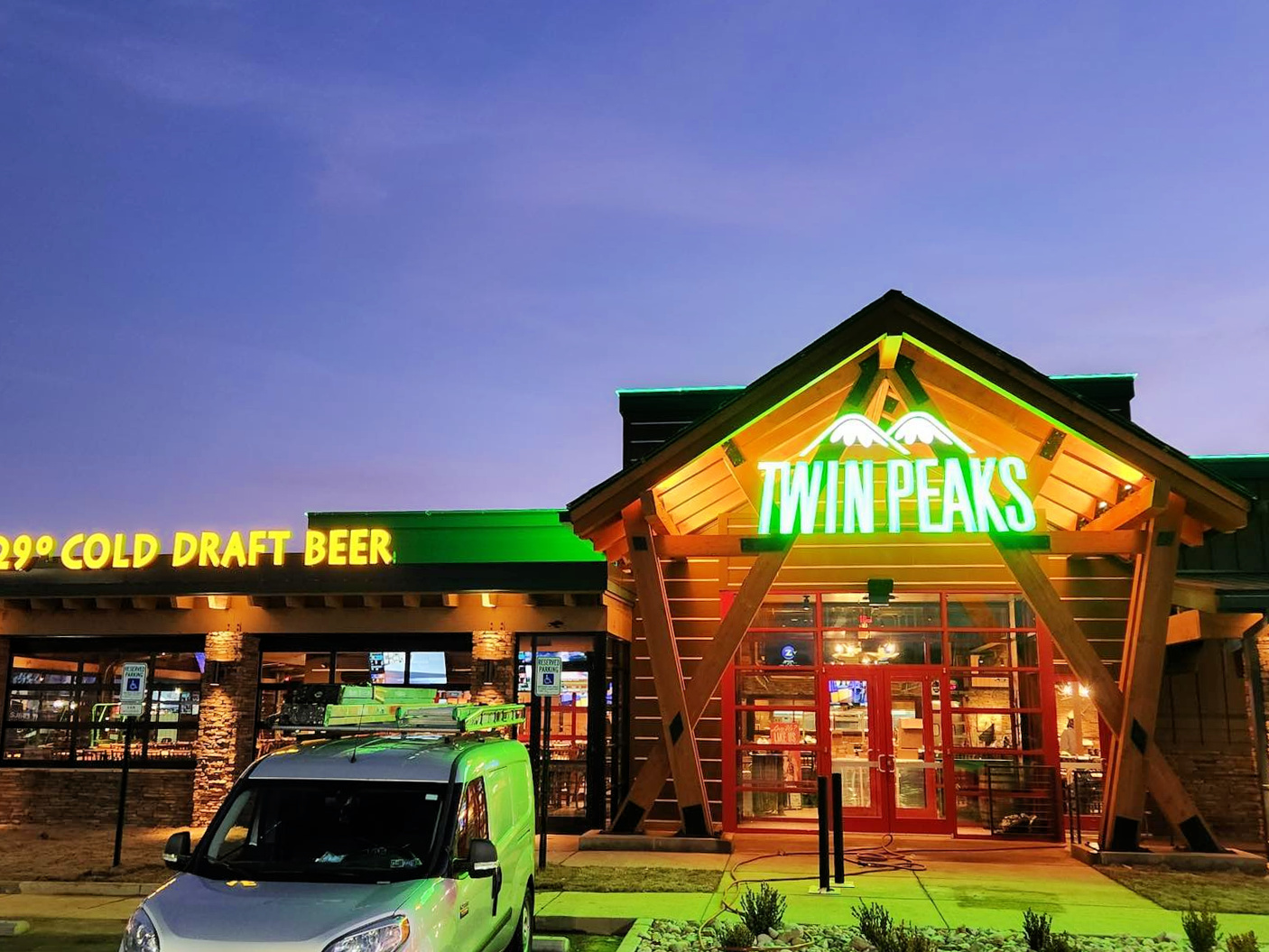 Chattanooga Sports Bar & Restaurant (423) 7717068 Twin Peaks