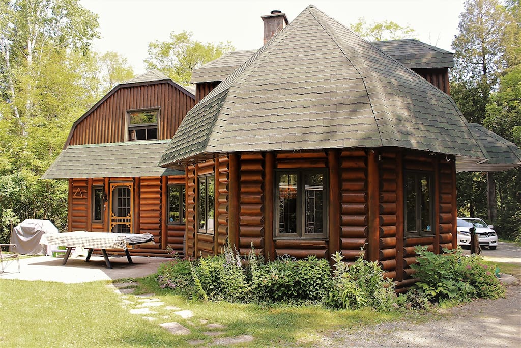 20 Waterfront cottages for rent in Laurentians