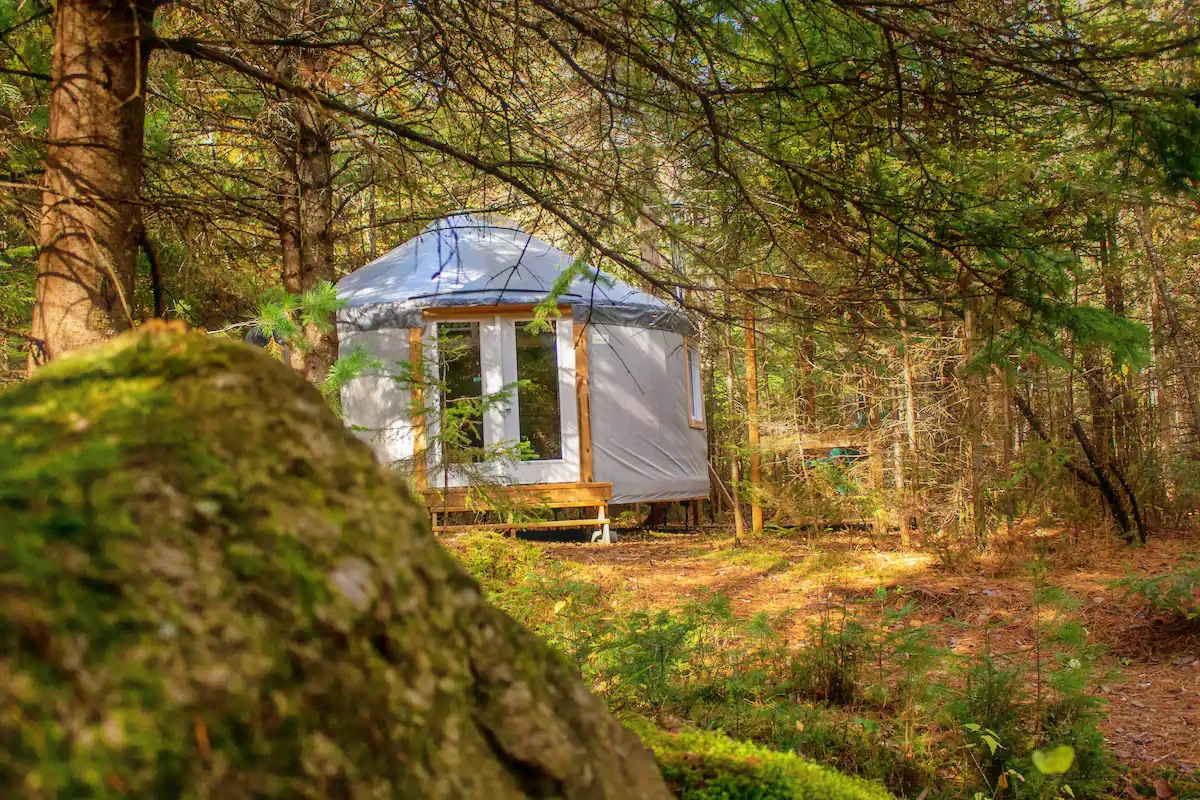 Spacious cottage with private access to Souris Lake Chalet for rent