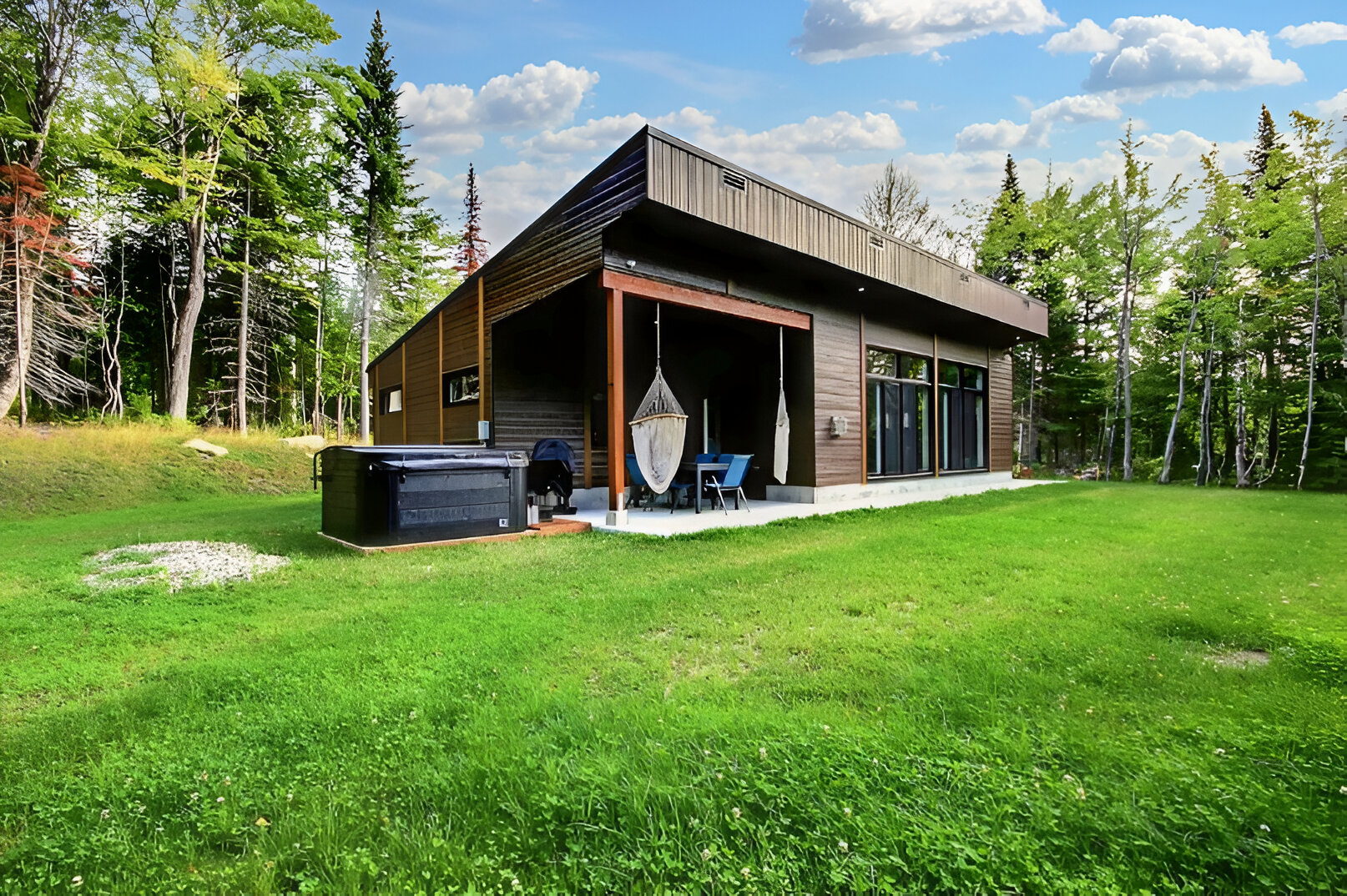 Le Chic Rustic Cozy avec spa Chalet for rent in PetiteRivière