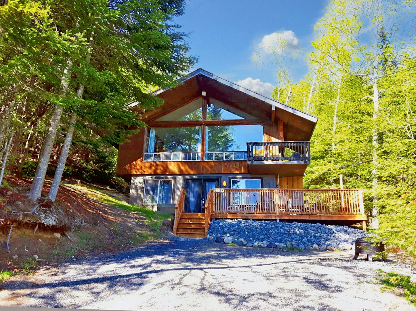 HORIZON DU LAC chalet rustique Chalet for rent in SainteLuciedes