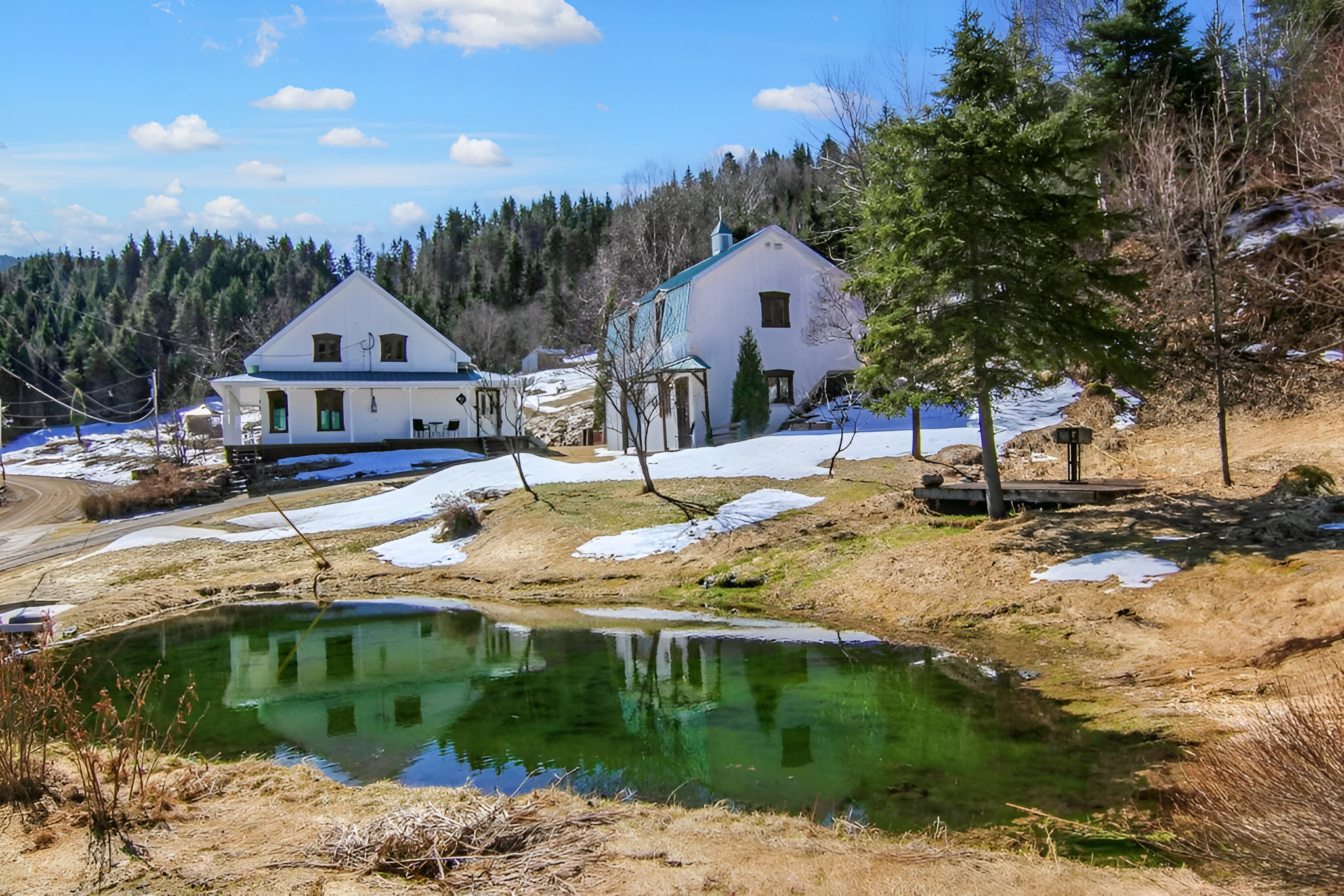 Discover Unique cottages for rent in Nature L'AnseSaintJean WeChalet