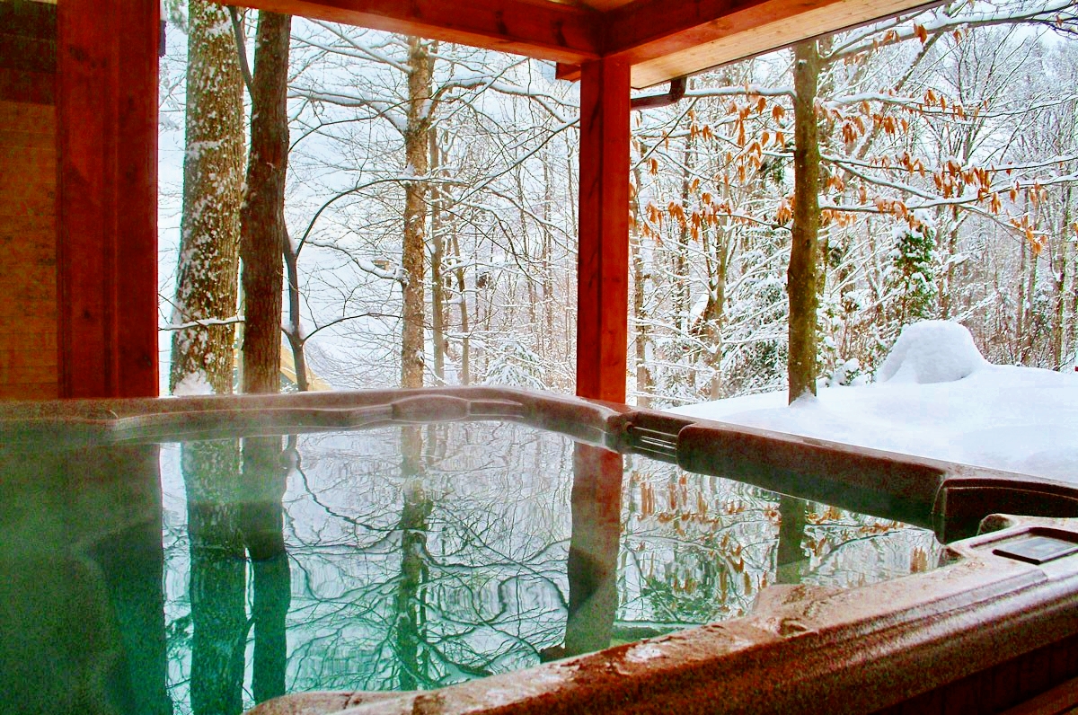 Blanc 12 Chalet for rent in StonehametTewkesbury , Québec WeChalet