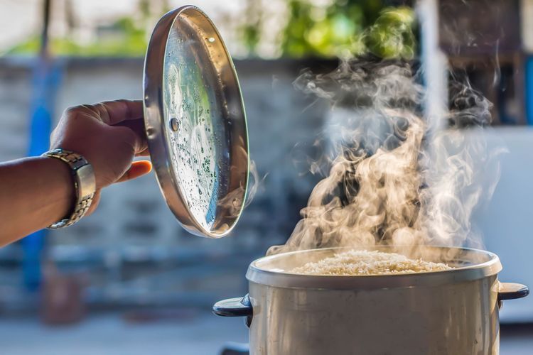 Kualiti nasi terjejas jika lama disimpan dalam periuk, guna cara ini