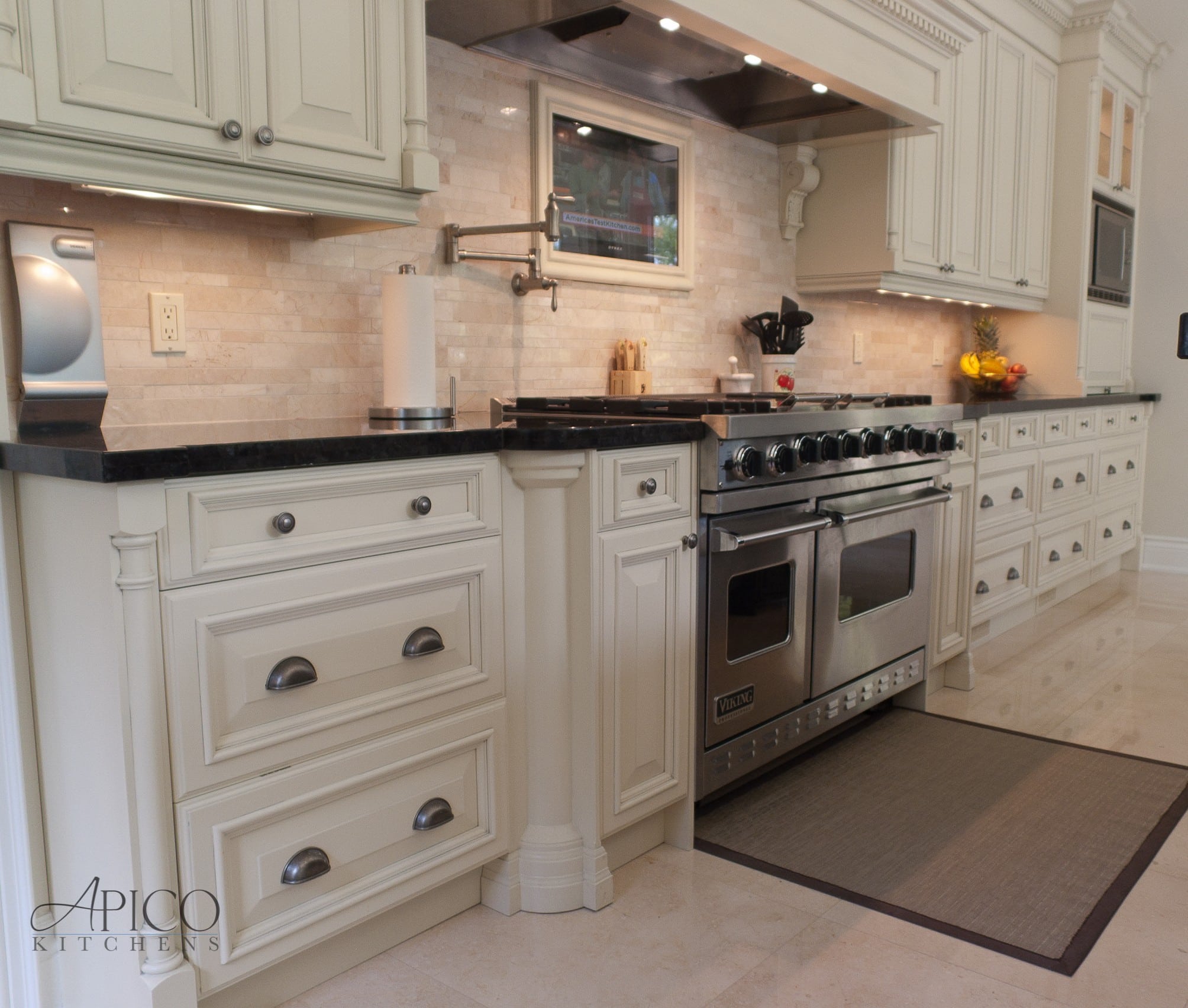 Custom Kitchen Painted vs. Stained Apico Kitchens