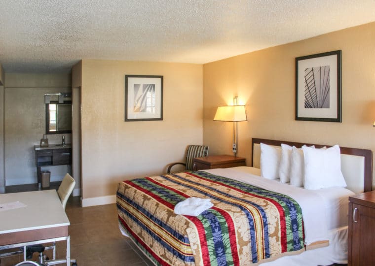 Amenities APM Inn & Suites Hotel Rooms in Jacksonville, Florida