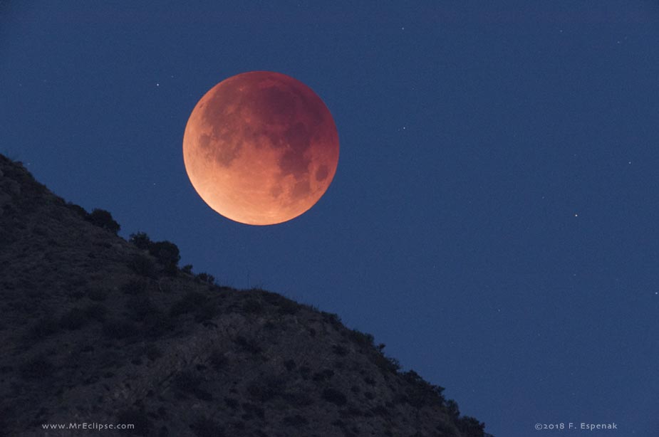 Coucher de Lune éclipsée L'image d'astronomie du jour APOD