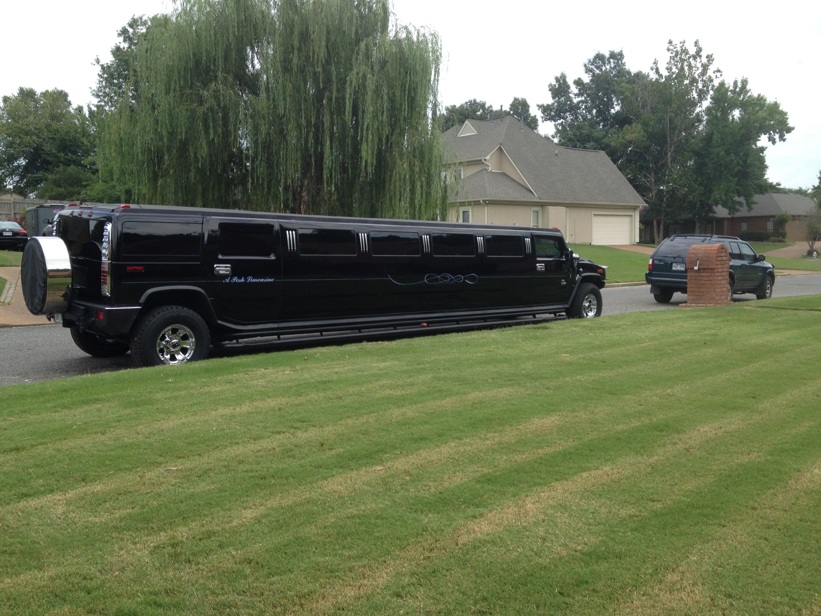 Hummer house pick up Memphis Limousine Service