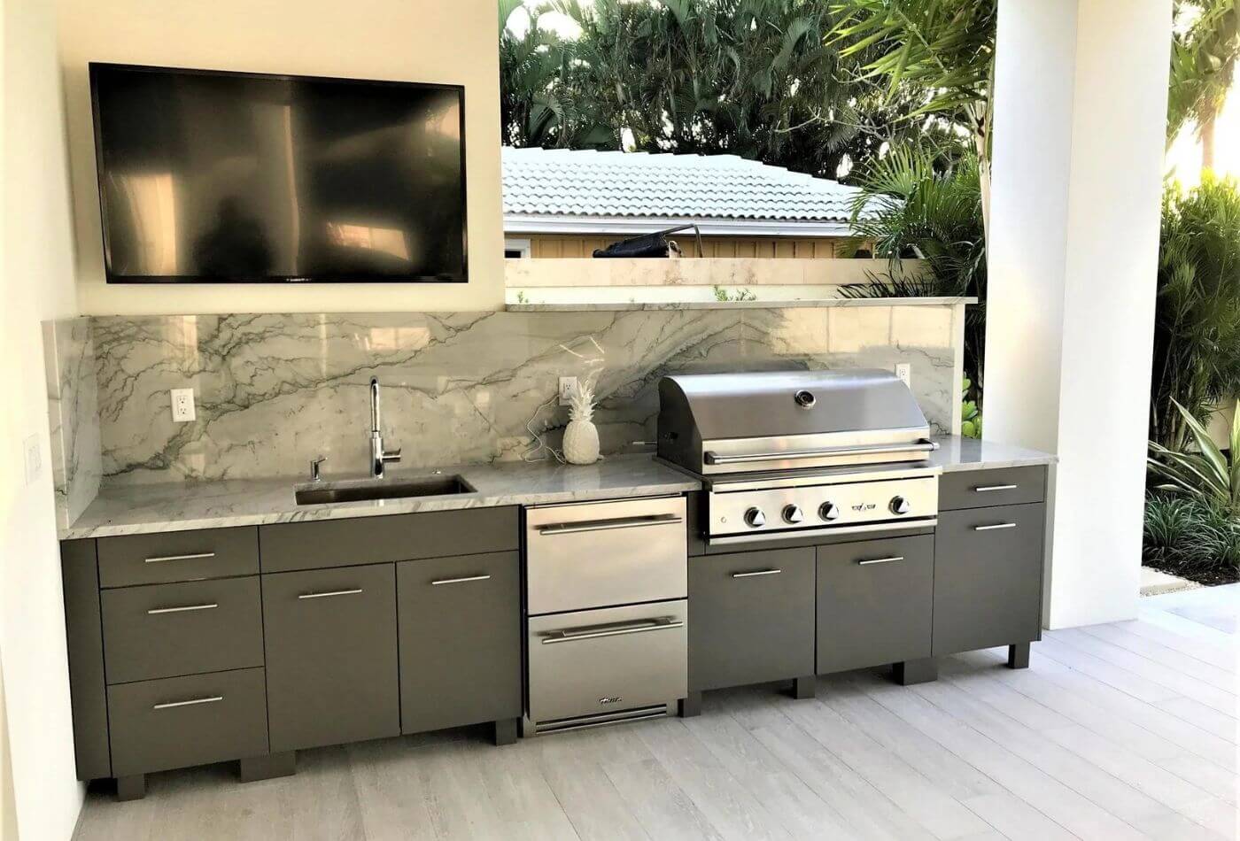 Top Modern Ideas For Outdoor Kitchen Backsplashes