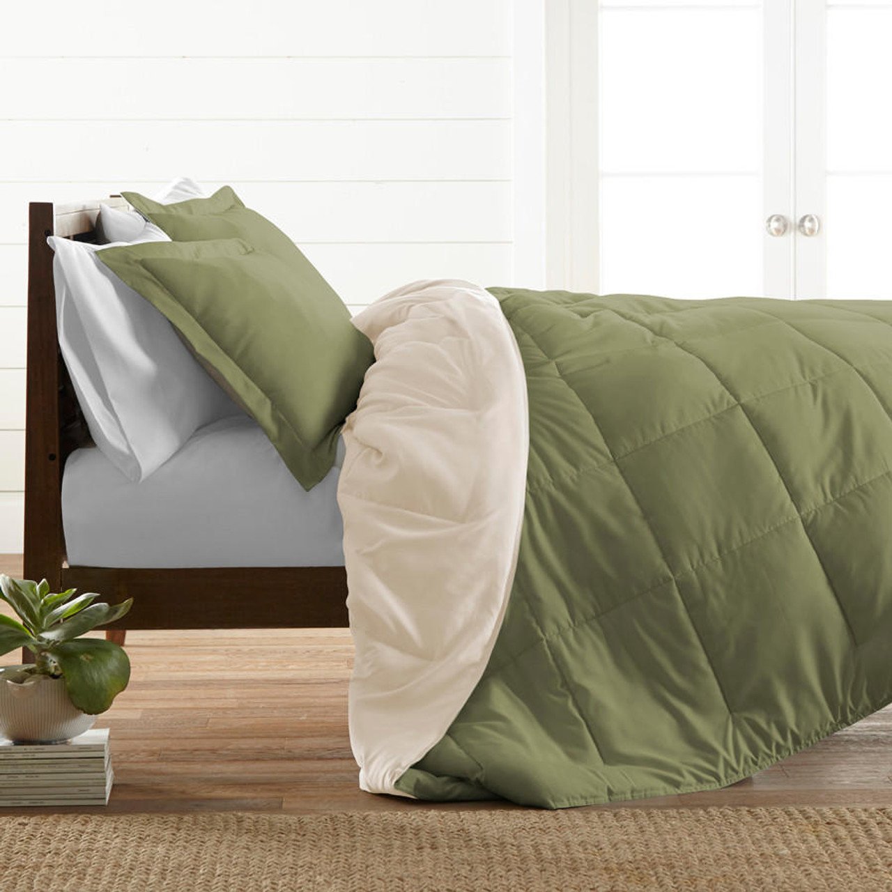 What's the Difference Between a Duvet Comforter and Comforter?