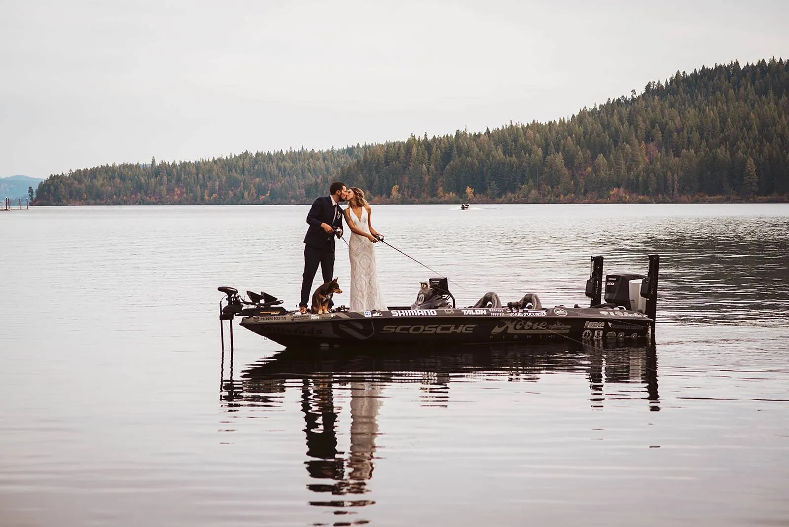 Lakeside Outdoorsy Wedding in Worley, Idaho Apple Brides