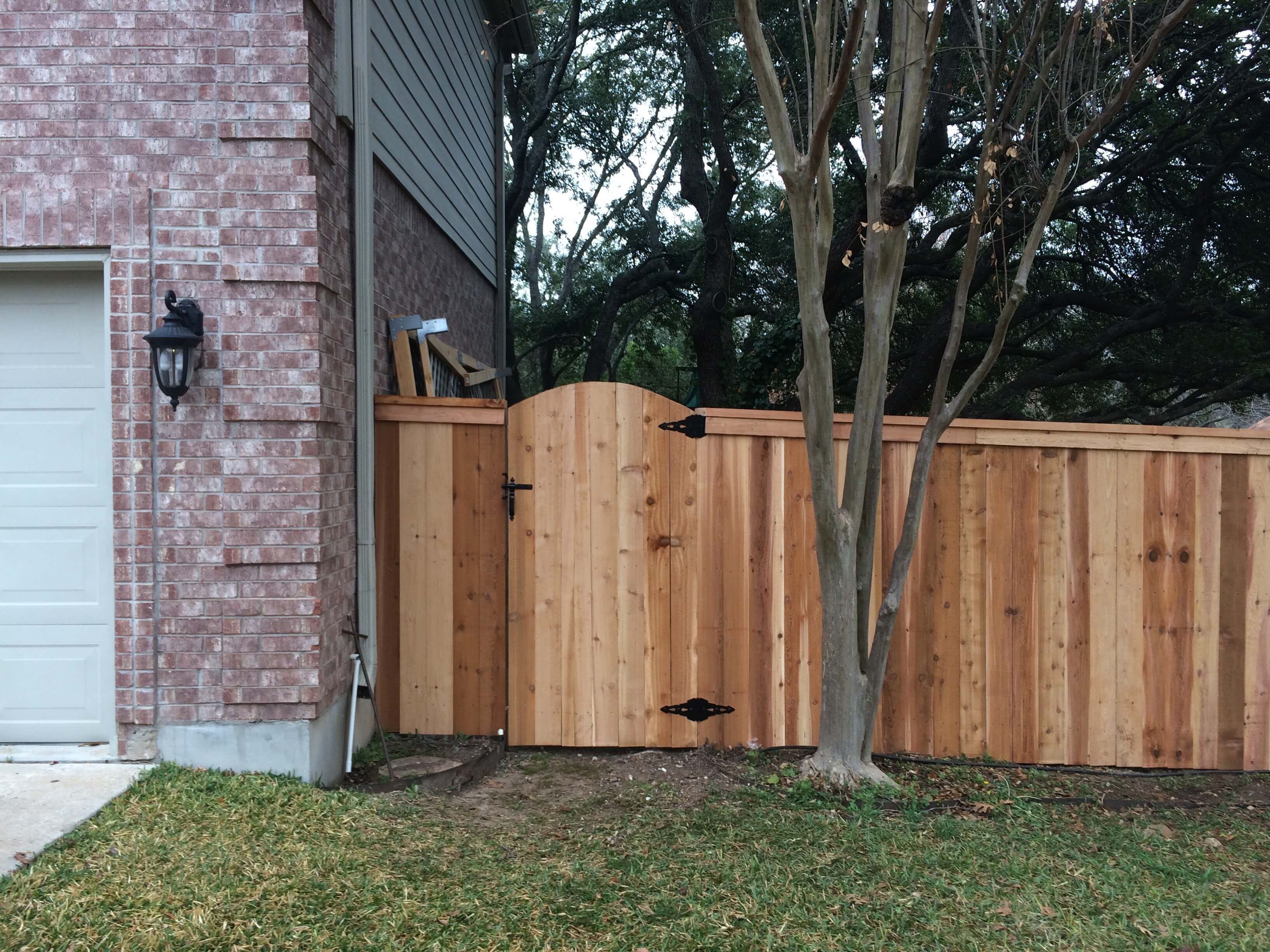Cap and Trim Fence Photo Gallery [Apple Fence Company]