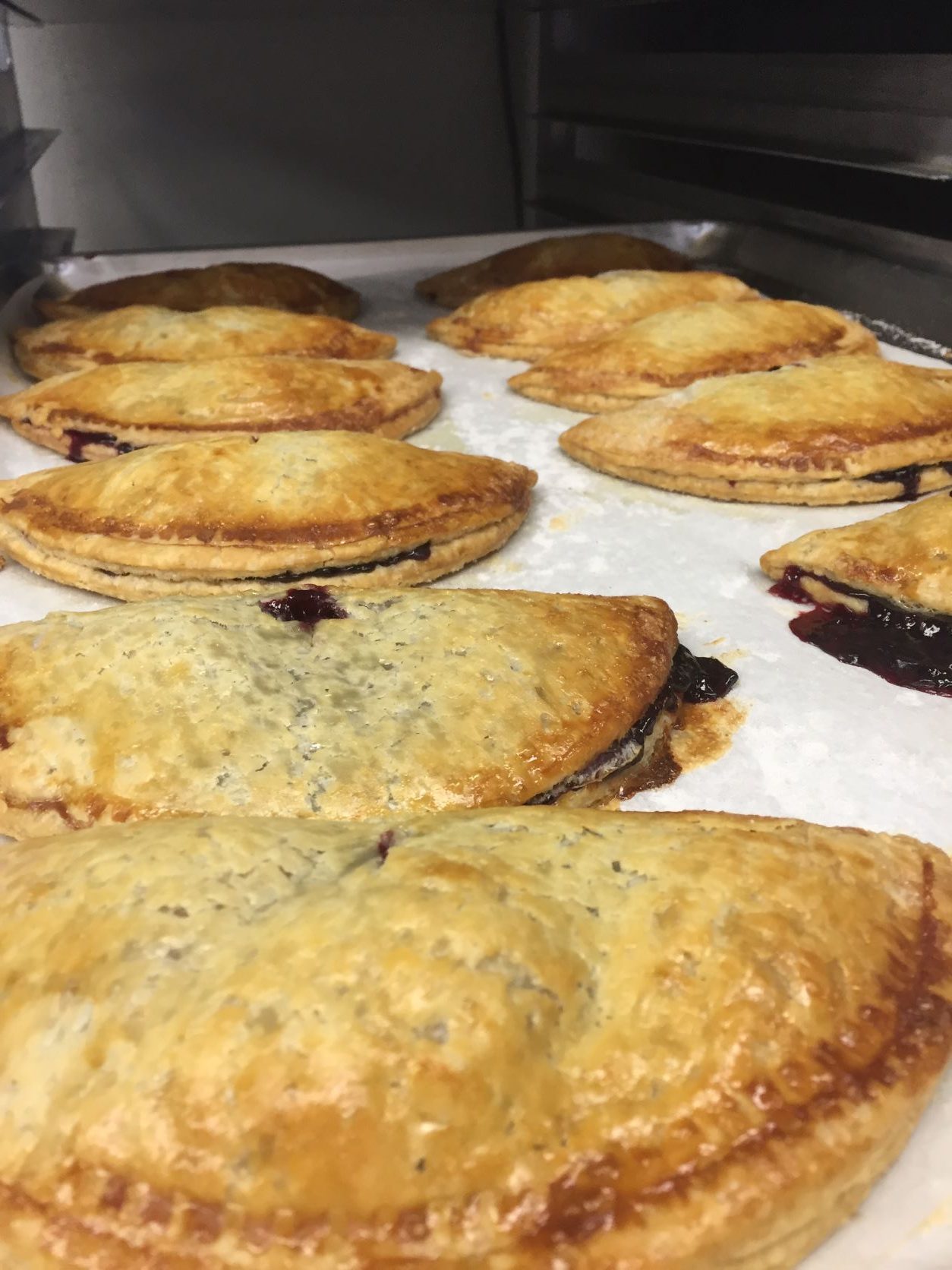 LOCALS' DAYS WEEKEND Apple Hill Growers Apple Hill Growers Association