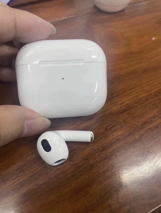 Leaked realworld images show AirPods 3rd generation design