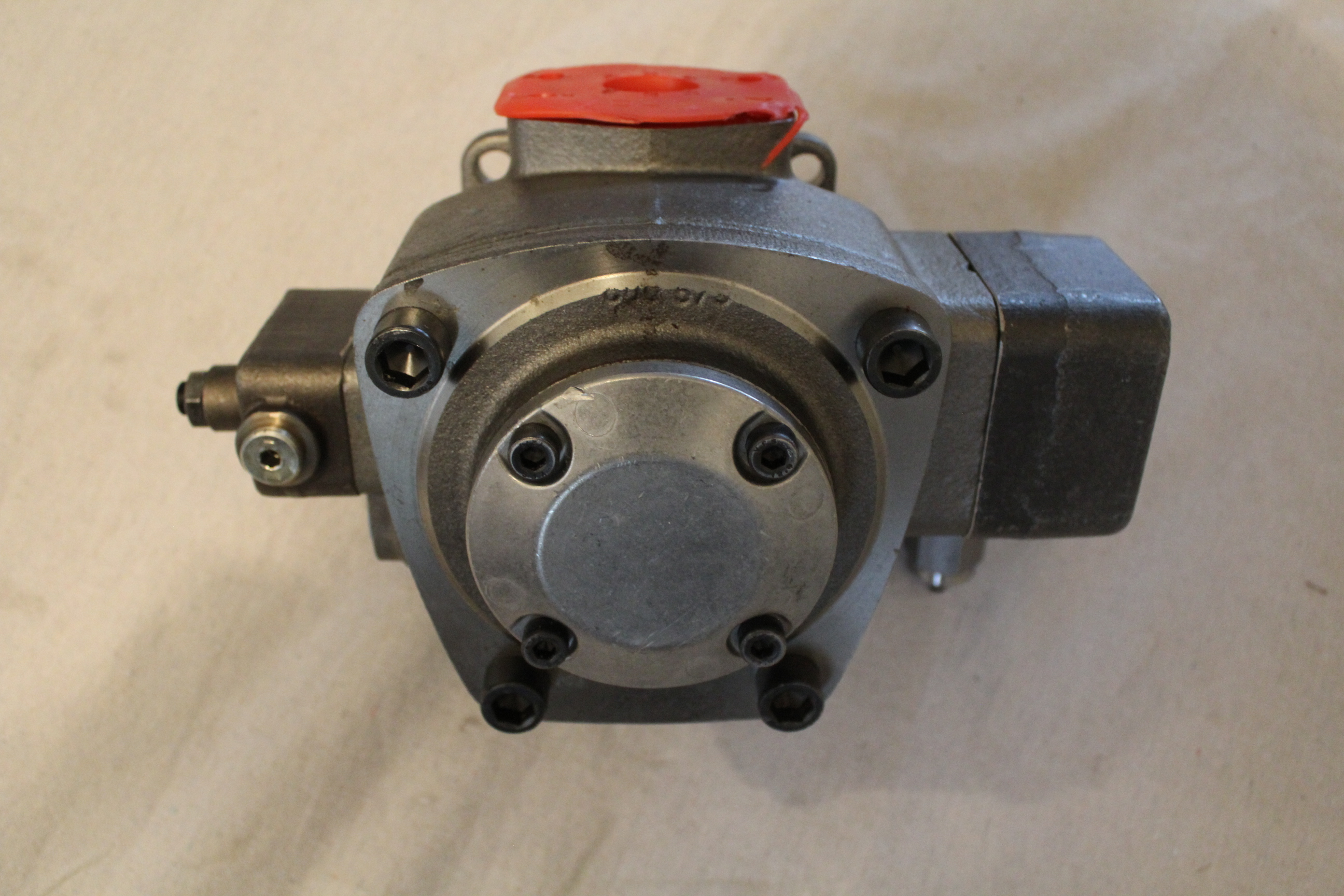 Rexroth Pressure compensated Vane Pump PV71X/4045RE37MCO16 21.4 gpm