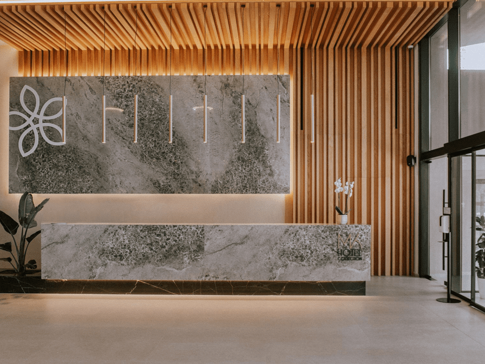 Highlight Your Hotel Signs in the Best Way Possible 1 Làm bảng hiệu