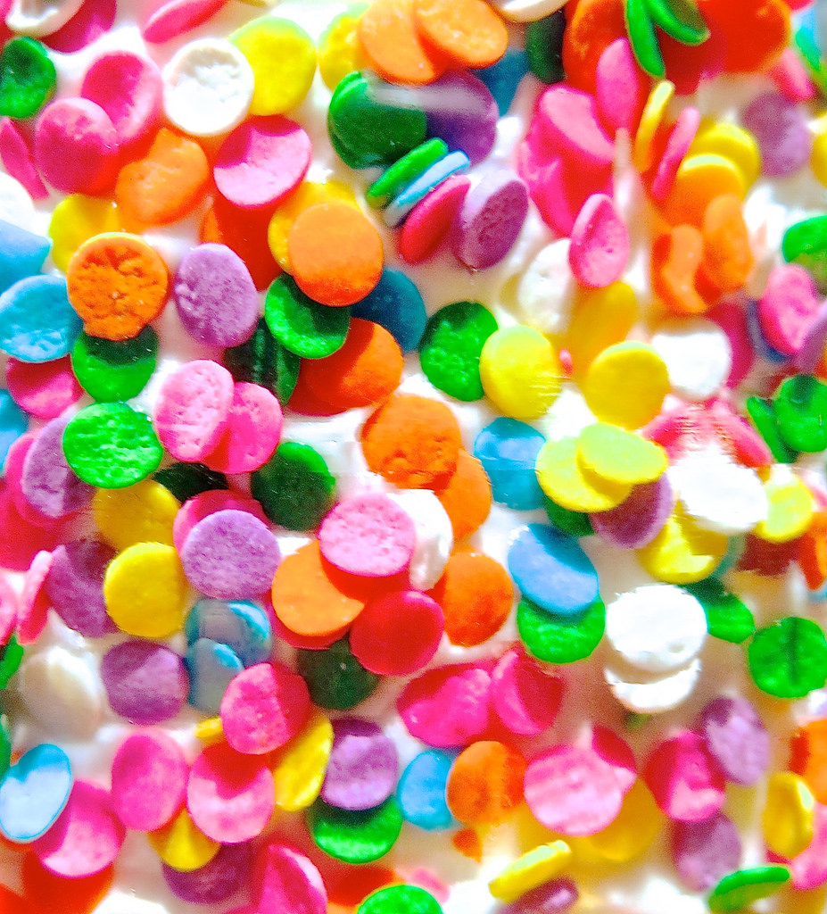 Does the Celebration Cheesecake at Cheesecake Factory contain Gelatin