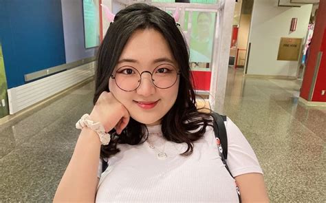 Aroomi Kim Onlyfans Leaked - King Ice Apps