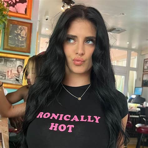 Camilla Araujo Naked - King Ice Apps