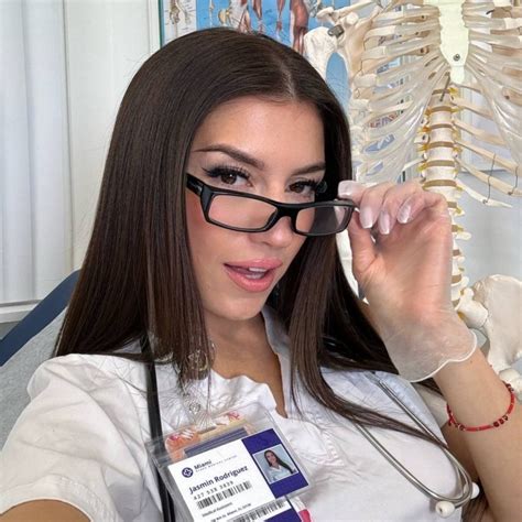 Jasi Bae's OnlyFans: An Honest Review - King Ice Apps