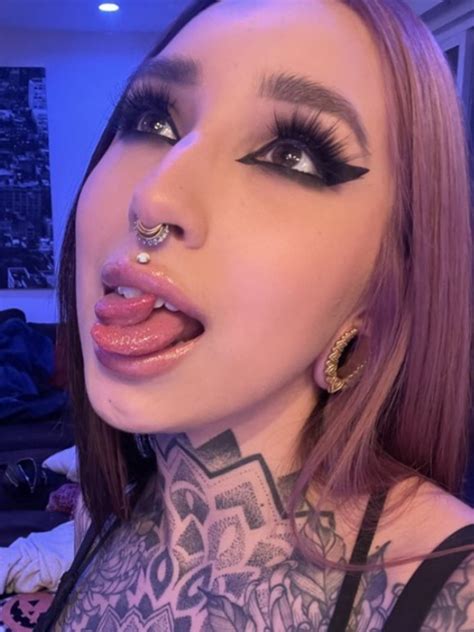 Split Tongue Bri Onlyfans Leak - King Ice Apps