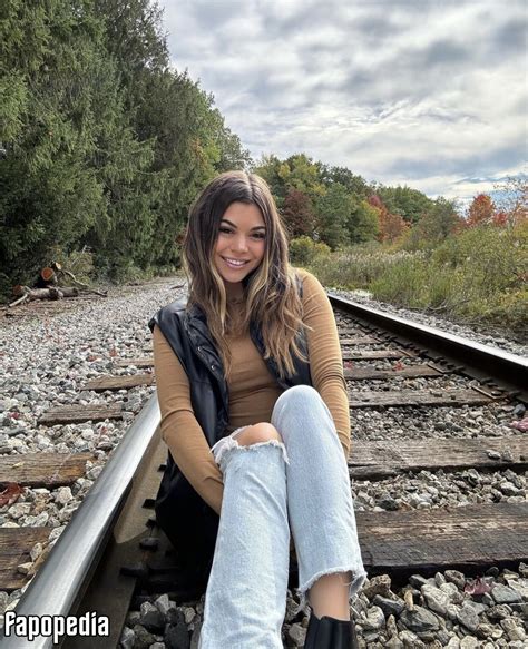 Steph Pappas Onlyfans Leaks - King Ice Apps