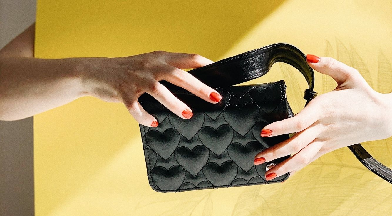 【iPhone】ワンセグを見る方法は？チューナーの選び方も紹介！ APPTOPI