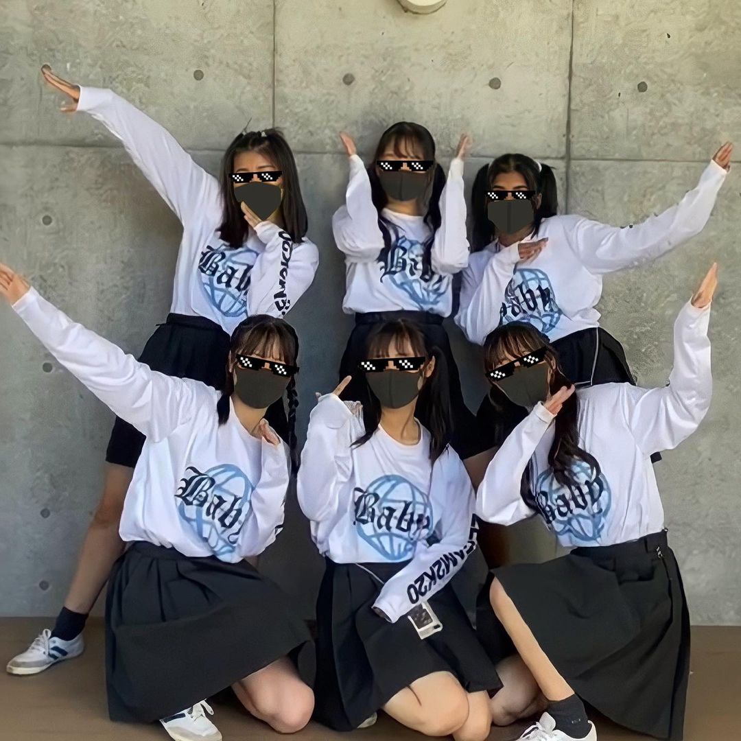 Amazon.co.jp: 絵文字のマスク サングラス お面 顔文字 フリーサイズ！ / Emoji Sunglasses Emoticon Mask 仮装 : スポーツ＆アウトドア サングラスの絵文字やステッカーを使って顔隠しをするのが次の流行り？「サングラス加工」のやり方を紹介！ | Apptopi