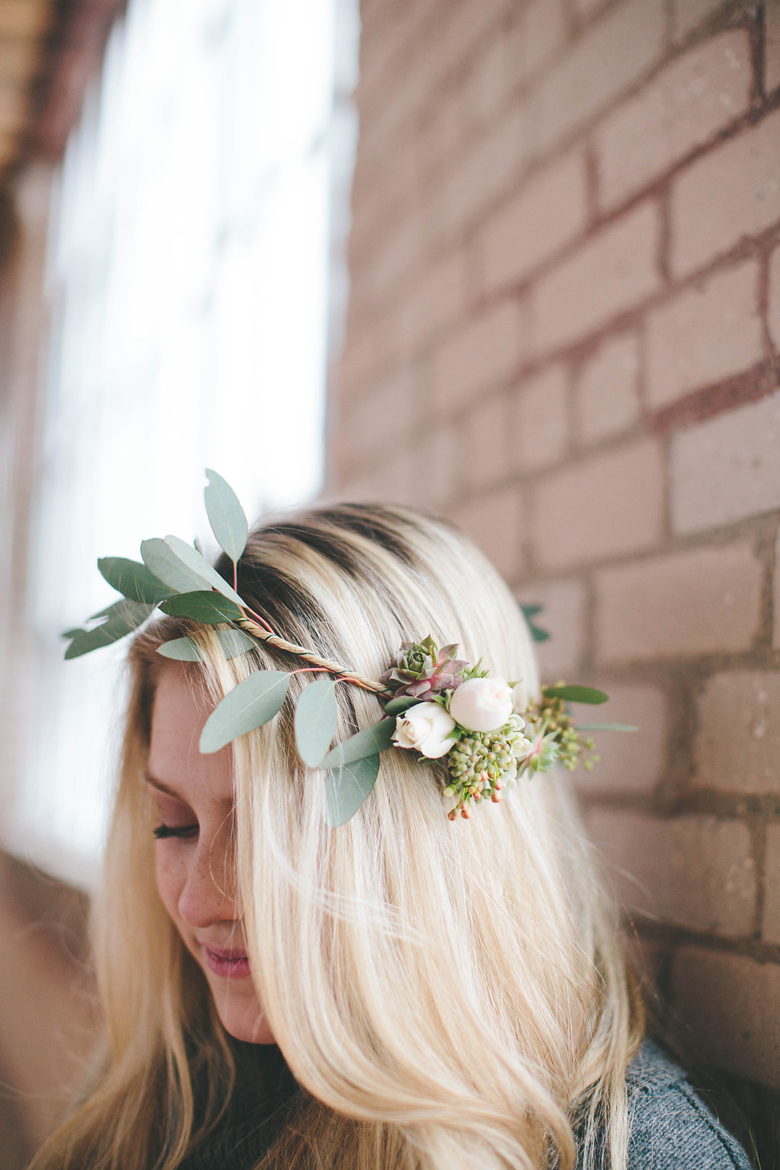 How To DIY an Easy Asymmetrical Flower Crown for Minimalists