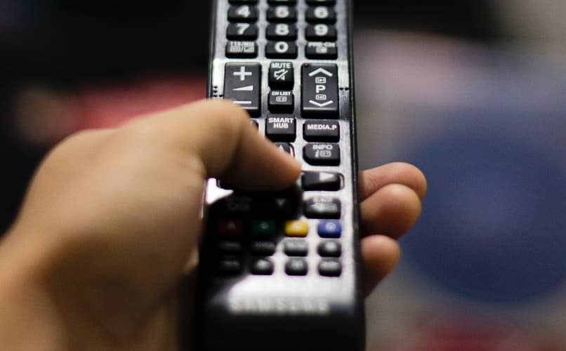 Cómo Configurar el Control Remoto o Mando Universal de Cablevisión para