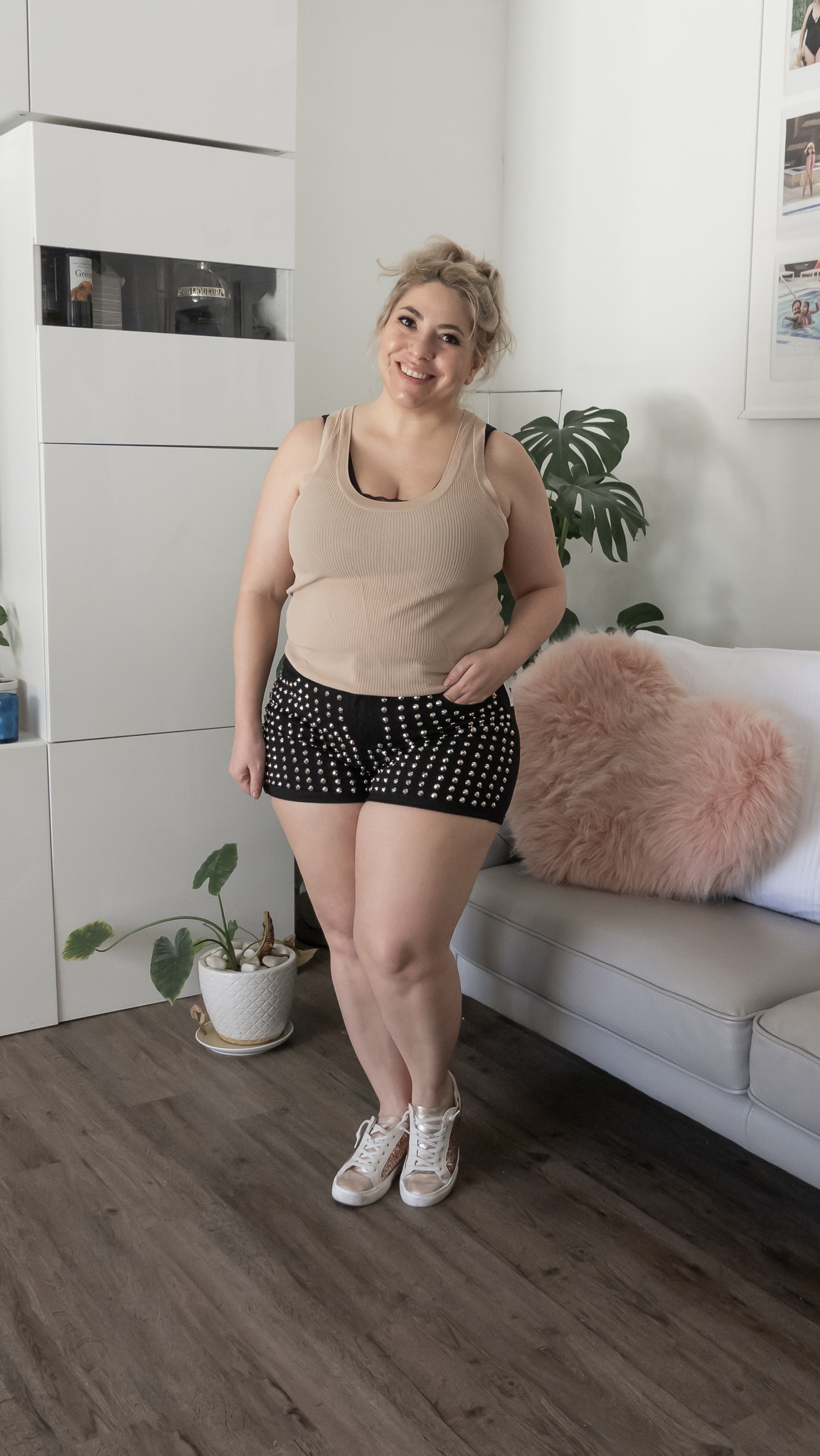 10+ BEST Tops to Hide a Belly when You are Curvy & Petite