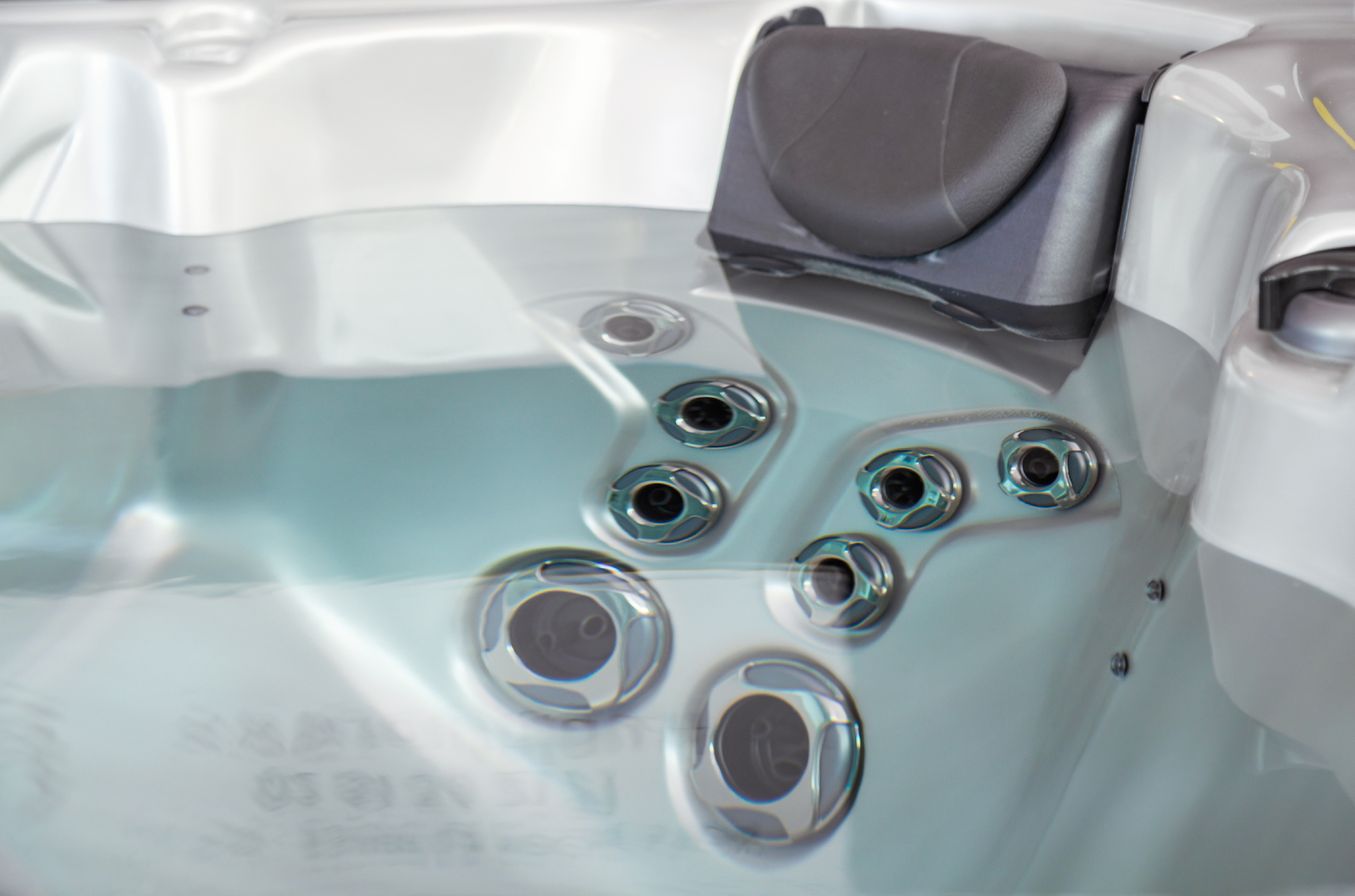 Jacuzzi vs Hot Tub What’s the Difference? Aqua Clear Hot Tubs