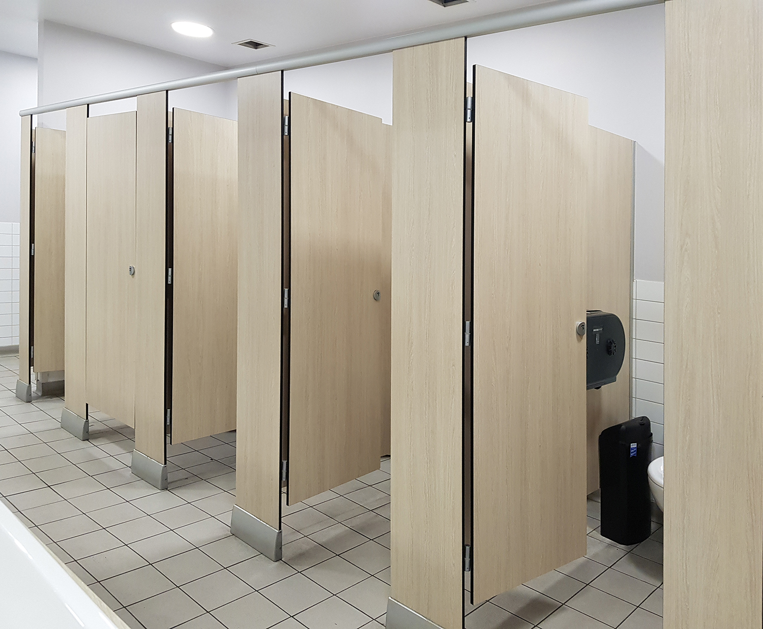 Aqualoo Pinnacle AQUALOO Commercial Toilet Partitions & Shower