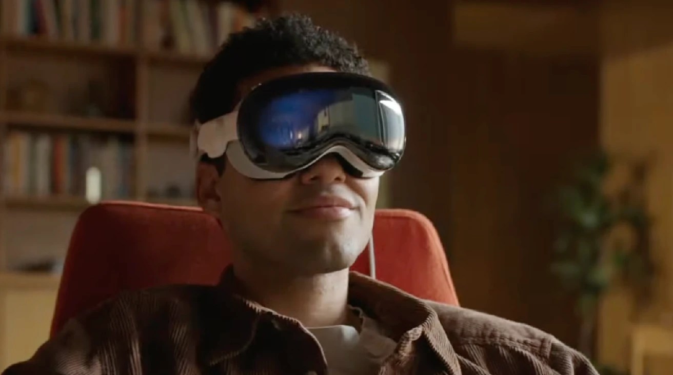Augmented Reality Glasses and Headsets
