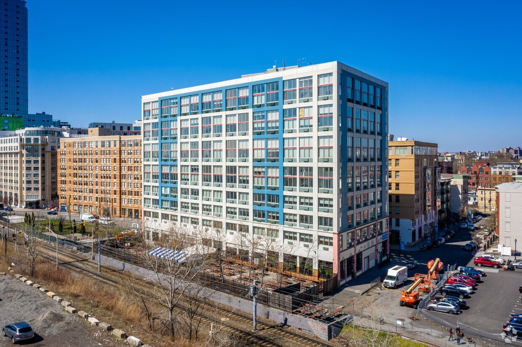 9 Regent St, Jersey City, NJ 07302