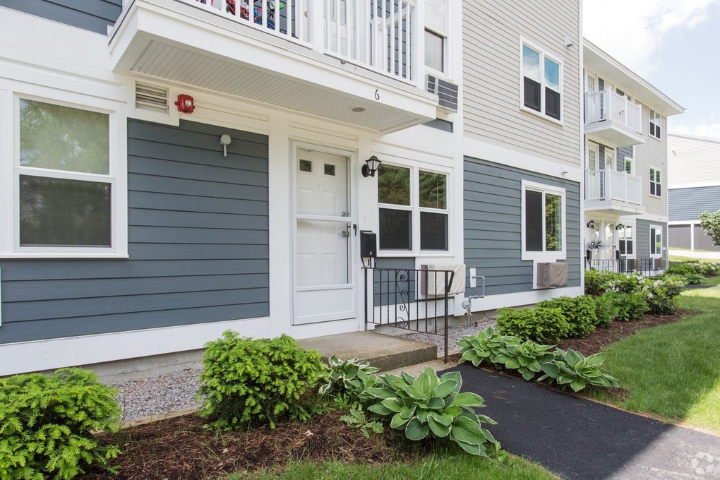 400 Dr, Hyde Park, MA 02136
