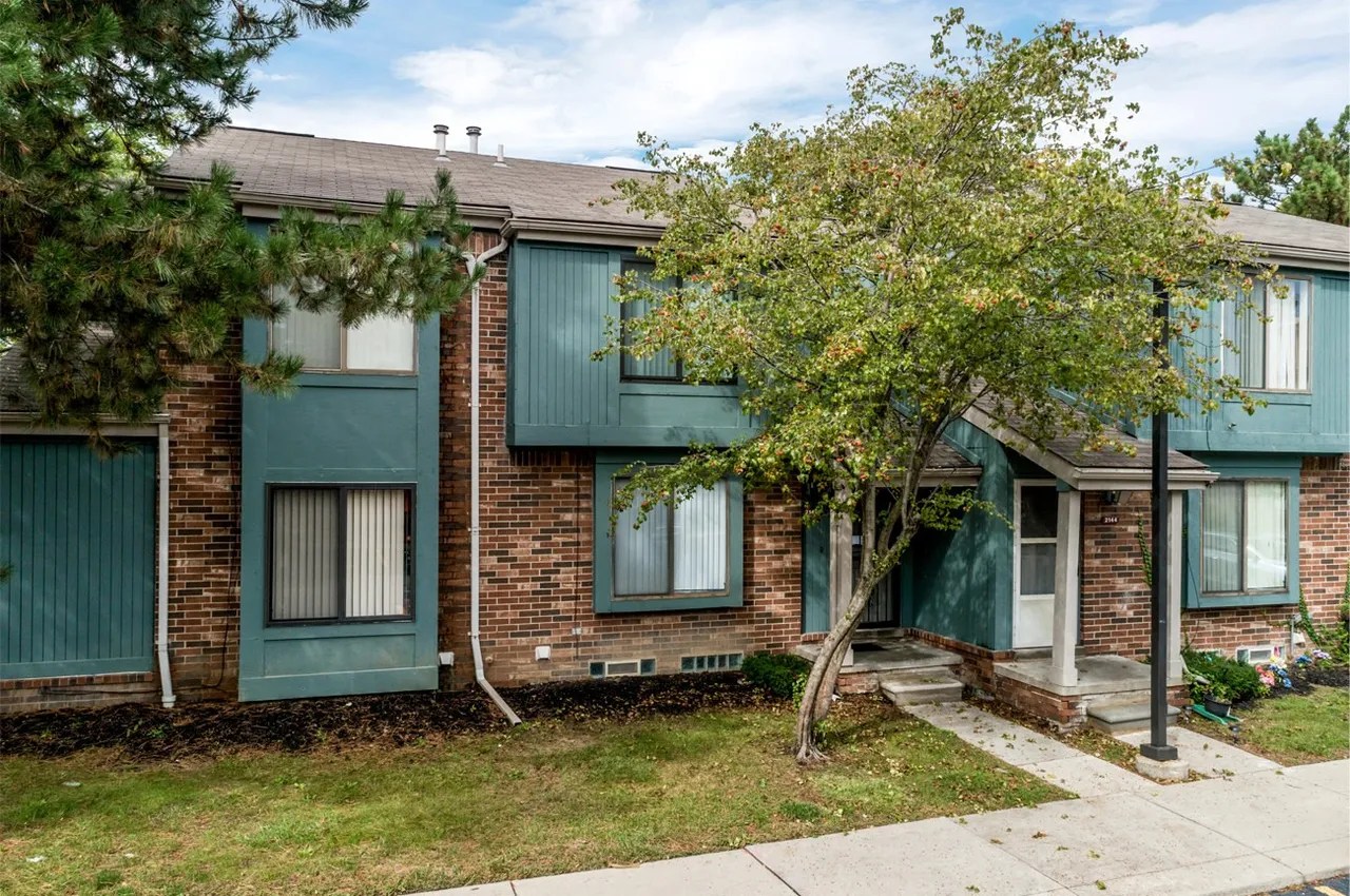 Village of Hyde Park Apartments 2 Lafayette Plaisance St, Detroit, MI