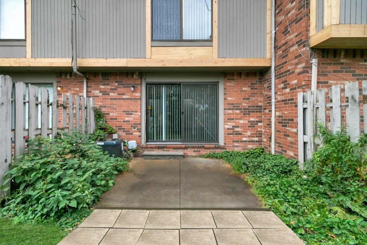 Village of Hyde Park Apartments 2 Lafayette Plaisance St, Detroit, MI