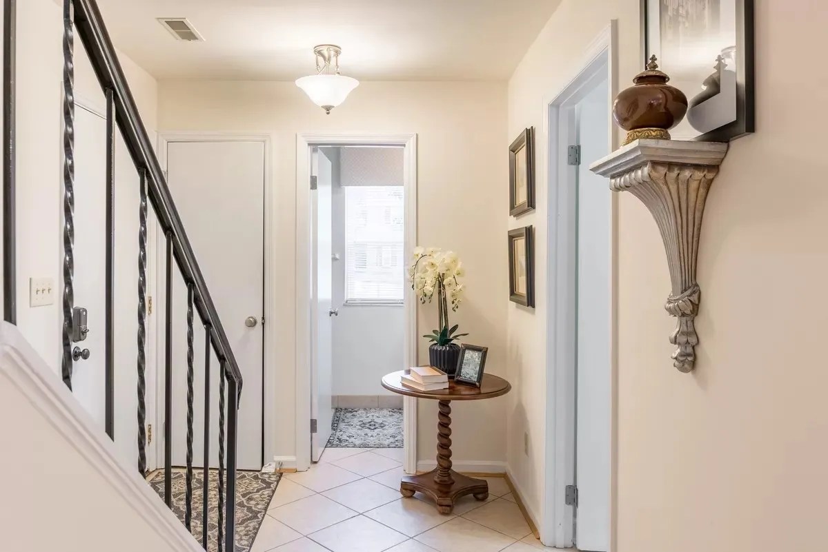 Indian Creek * Apartments 5701 Kugler Mill Rd, Cincinnati, OH 45236